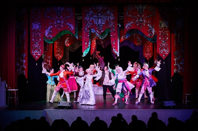 Спектакль «Золушка» в исполнении артистов Академического театра драмы им. В. Савина