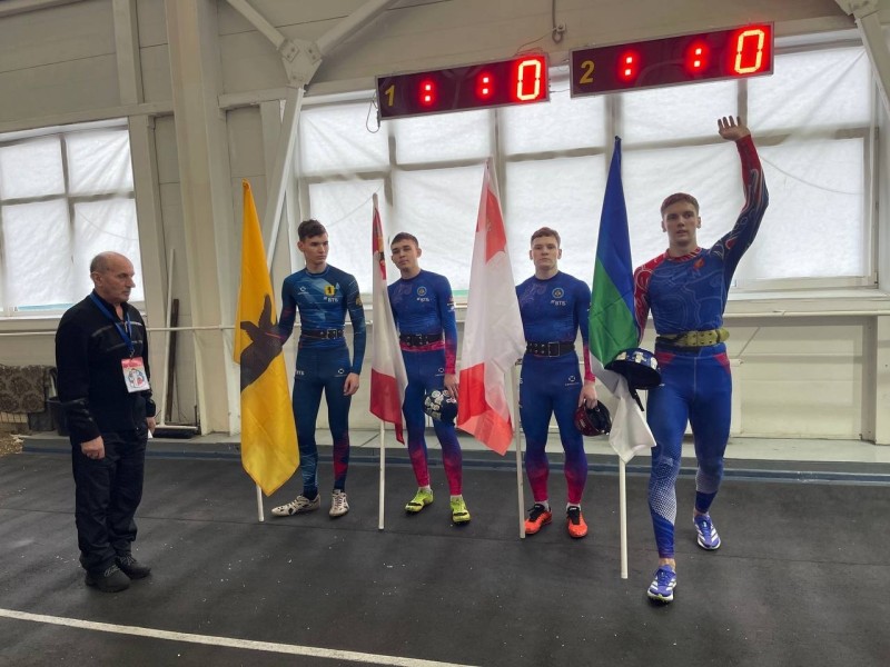 Команда Коми завоевала золото на межрегиональных соревнованиях по пожарно-спасательному спорту