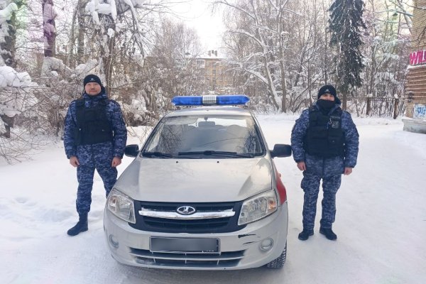 В Ухте сотрудники вневедомственной охраны Росгвардии эвакуировали жильцов дома во время пожара