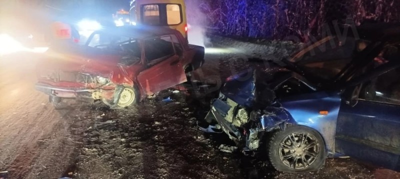 Два автомобиля столкнулись на трассе под Ухтой, есть пострадавшие