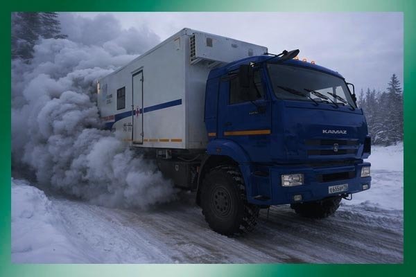 В 7 км от Мутного Материка в Коми горел мобильный медицинский комплекс