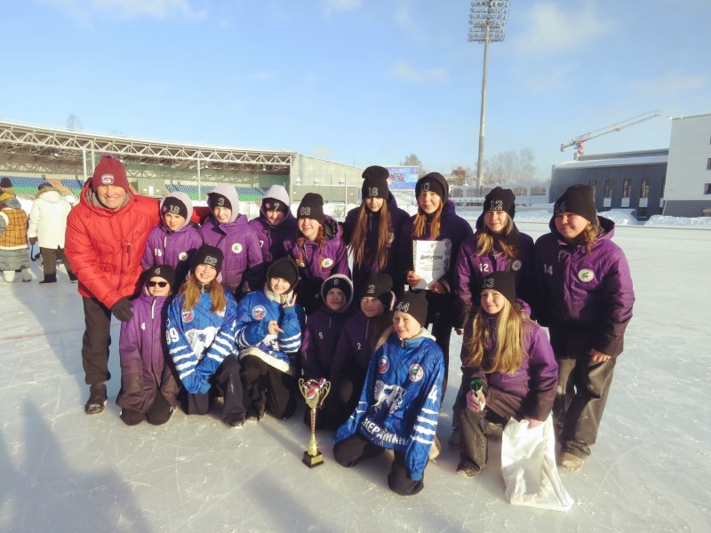 Хоккеистки Коми выиграли бронзу на Всероссийских соревнованиях "Плетеный мяч"