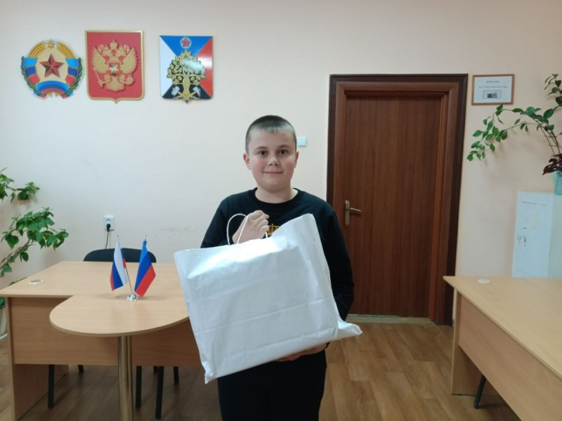 Ростислав Гольдштейн исполнил мечту 11-летнего Егора из ЛНР