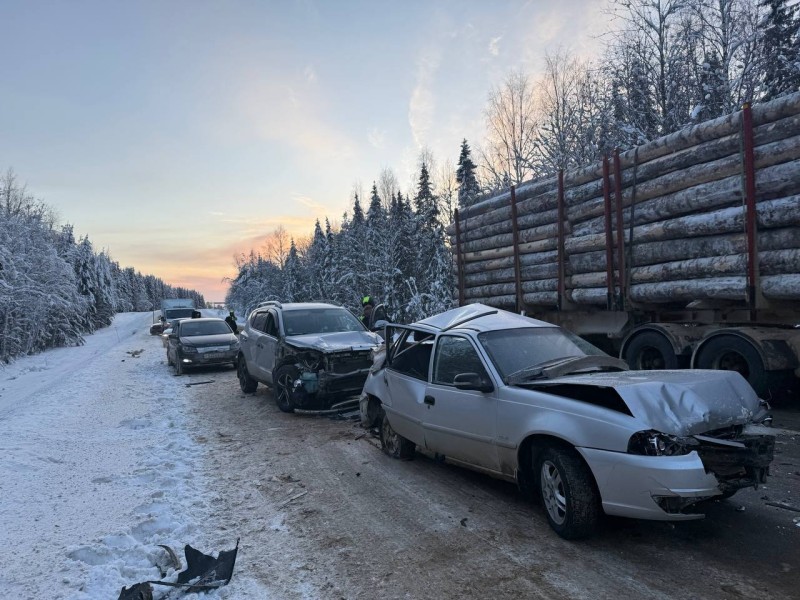 Шесть машин столкнулись в Сысольском районе Коми 