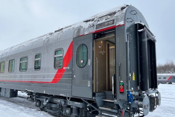 В столице Коми представили два новых плацкартных вагона поезда Сыктывкар – Усинск