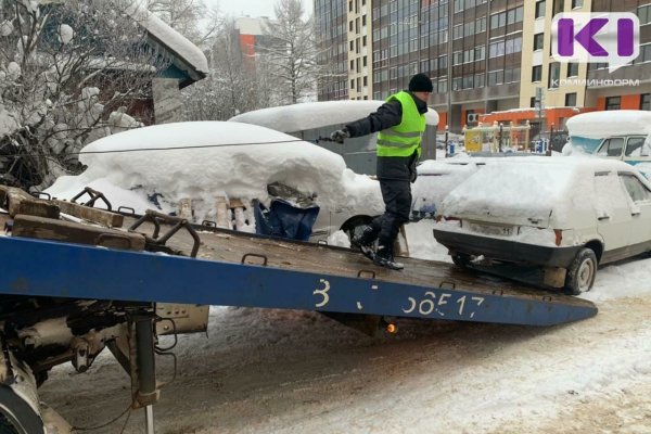 Застрял — звони: снегопады повысили спрос на эвакуацию транспорта в Республике Коми

