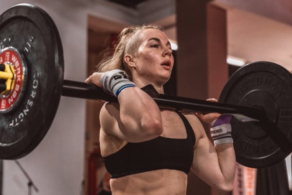 Юлия Кванских победила на международном турнире по кроссфиту Eurasia Throwdown