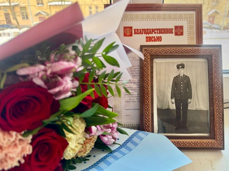 Представитель РК в СЗФО Алиса Науменко передала благодарность от главы Коми Валентине Вороновой, чей сын погиб в Афганистане