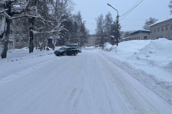 В Сыктывкаре под колеса машин попали три человека 