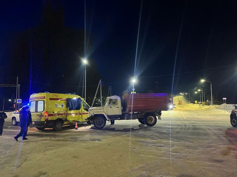 В Сысольском районе ГАЗ не пропустил скорую с маячками 