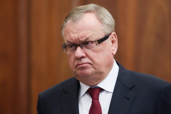 Глава ВТБ Андрей Костин предложил расширить полномочия банков в борьбе с дропами

