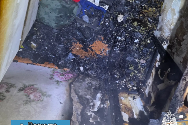 В Воркуте на пожаре в пятиэтажном доме эвакуировали 20 человек