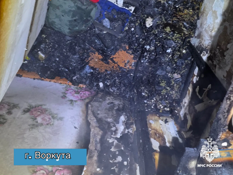 В Воркуте на пожаре в пятиэтажном доме эвакуировали 20 человек