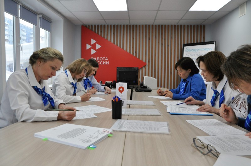 Более 80% из числа опрошенных студентов колледжей и техникумов Коми пока не определились с будущим местом трудоустройства