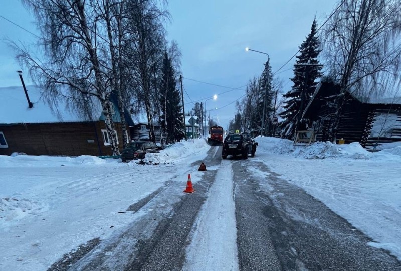 В Усть-Цильме 76-летний пенсионер на Renault не пропустил "Гранту"