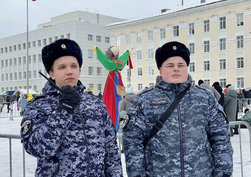 В Коми росгвардейцы обеспечивают безопасность во время празднования Масленицы