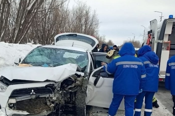 В Печоре произошло тройное ДТП с пострадавшими: двоих увезли в больницу