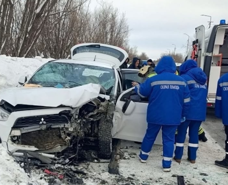 В Печоре произошло тройное ДТП с пострадавшими: двоих увезли в больницу