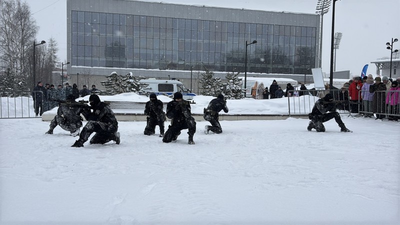 В Сыктывкаре росгвардейцы приняли участие в праздновании Дня защитников Отечества