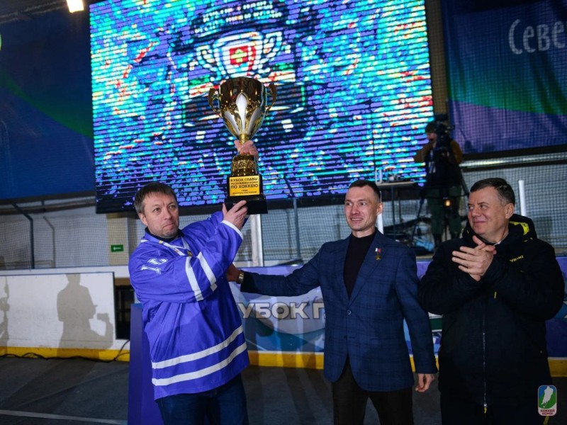 Первый Кубок главы Коми по хоккею "Воин" отправился в Ухту