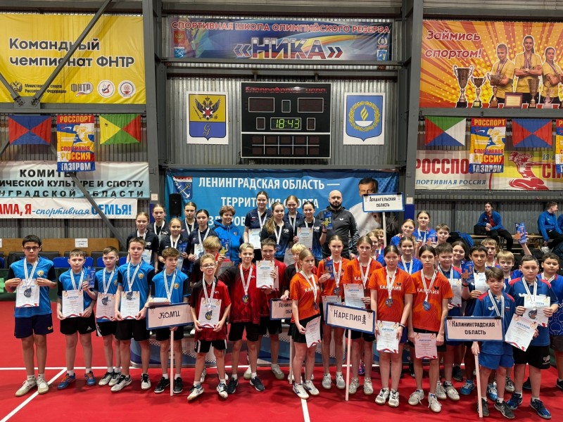 Серебро выиграли теннисисты Коми на первенстве СЗФО