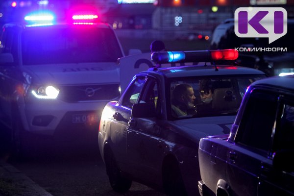 В Троицко-Печорском районе пассажир угнал машину у таксиста