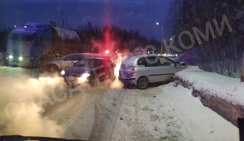 Трое пострадавших: стали известны подробности аварии у газовой заправки под Ухтой