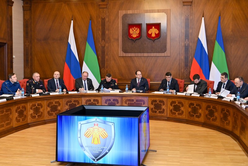 Ростислав Гольдштейн призвал усилить меры безопасности значимых объектов и защиту жителей региона


