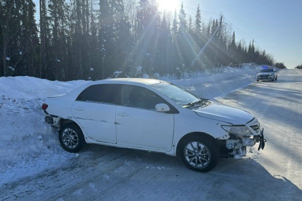 В Печорском районе водитель Toyota врезался в снежный бруствер и попал в больницу