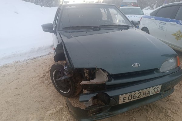 В Сыктывкаре 22-летняя пассажирка ВАЗа попала в больницу после столкновения с большегрузом