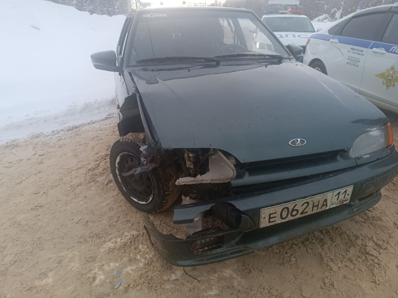 В Сыктывкаре 22-летняя пассажирка ВАЗа попала в больницу после столкновения с большегрузом