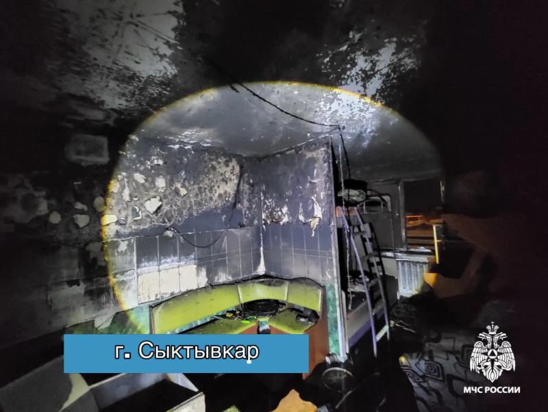 В Эжве на пожаре пострадал мужчина, спасены 9 человек и эвакуированы 40