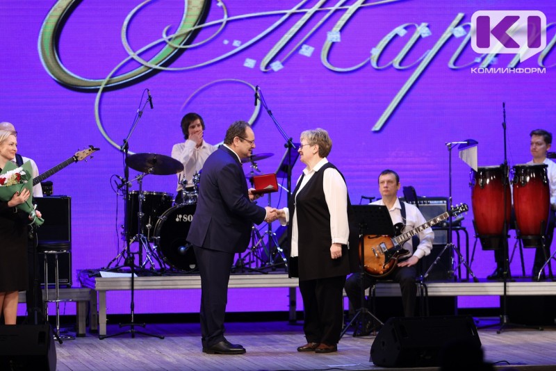 "Вы даете смысл нашей жизни": Ростислав Гольдштейн поздравил жительниц Коми с 8 Марта на праздничном концерте