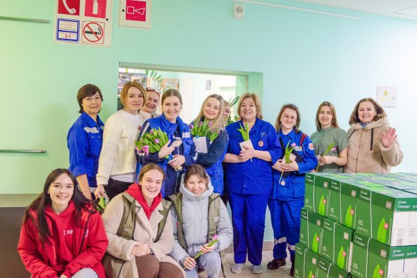 Молодёжка Народного фронта поздравила сотрудниц сыктывкарской станции скорой медпомощи с 8 марта