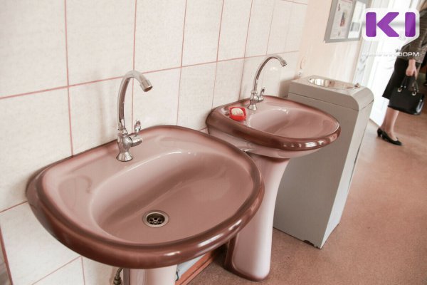 В Емве устраняют промерзание трубы на сетях холодного водоснабжения