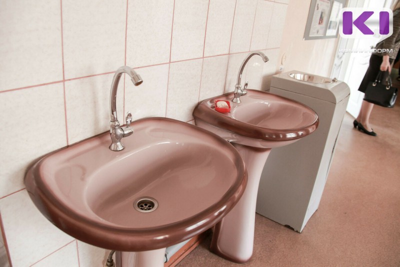 В Емве устраняют промерзание трубы на сетях холодного водоснабжения