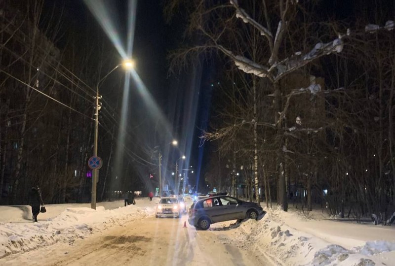 В Сыктывкаре мужчина переходил дорогу вне зебры и попал под колёса Hyundai Getz