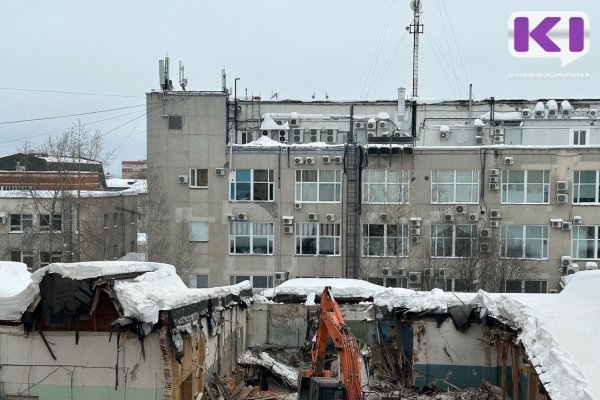В Сыктывкаре начался снос старинного корпуса типографии