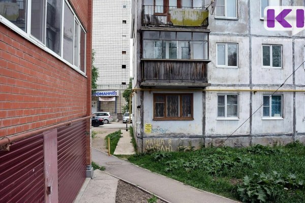 По требованию прокуратуры Сыктывкара с фасада многоквартирного дома убрали надпись, разжигающую национальную рознь