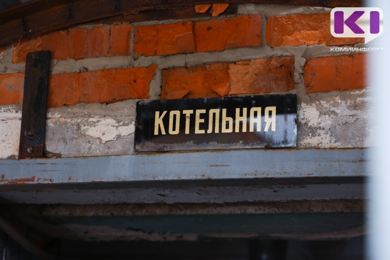 В Усинске коммунальщики устраняют последствия аварии на теплосетях