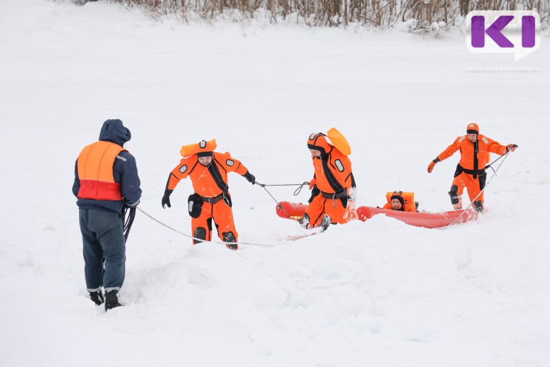 В сыктывкарском Заречье сотрудники экстренных служб отрабатывали действия при весеннем паводке