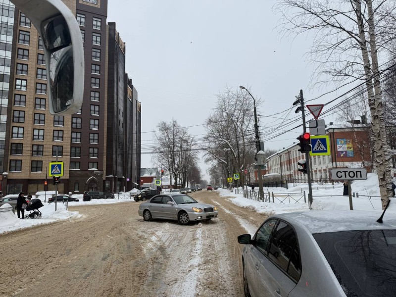 В Сыктывкаре на пешеходном переходе под колёса Hyundai попал ребёнок