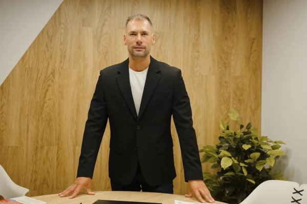 С 1 марта вывески только на русском? Какие у бизнеса есть варианты