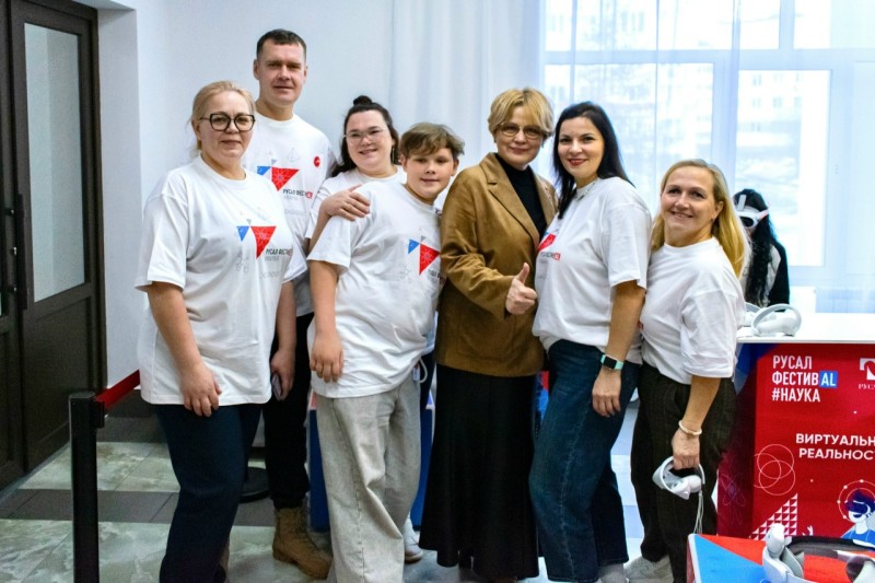 РУСАЛ наградил ухтинскую школьницу за победу в онлайн-викторине "Aлюментарно"