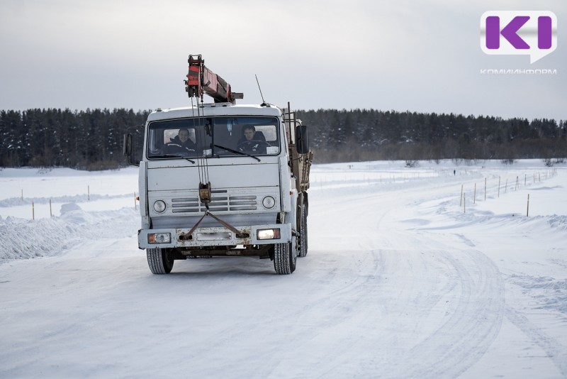 В Усинском районе временно закрывают зимник и ледовые переправы