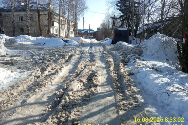 Весна пришла в Коми: мусоровозы не могут проехать к контейнерным площадкам 