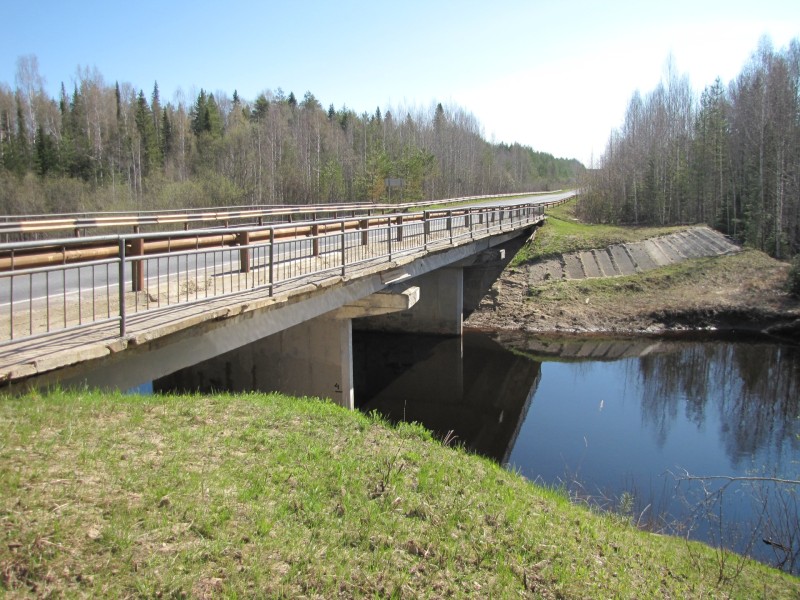В Коми проводят подготовительные работы по ремонту моста через реку Кузобъю

