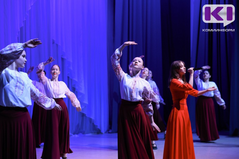 В концертном зале "Сыктывкар" не хватило свободных мест на праздновании Дня воссоединения Крыма с Россией