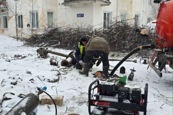 В Печоре ликвидируют аварию на трубе холодного водоснабжения на ул.Советской