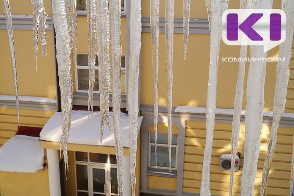 Прокуратура Сыктывкара выявила нарушения в деятельности управляющих компаний при очистке кровель от снега и наледи

